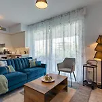 Starlet 1-br W Pool & Balcony In Larnaca