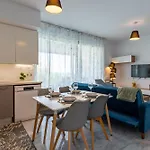 Starlet 1-br W Pool & Balcony In *
