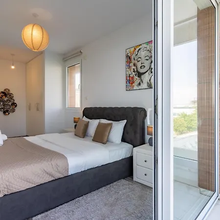 Apartament Starlet 1-br W Pool & Balcony In *