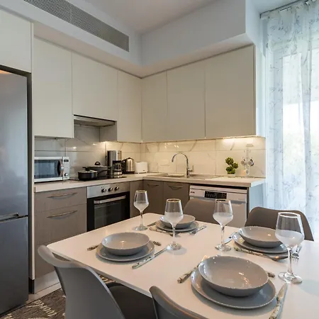 Starlet 1-br W Pool & Balcony In דירה לרנקה