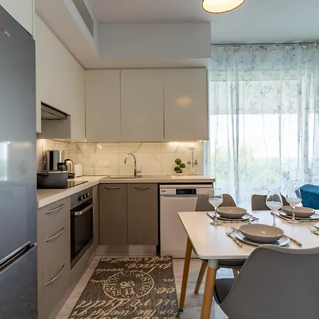 Starlet 1Bedroom Apt W Pool And Balcony In Larnaca *