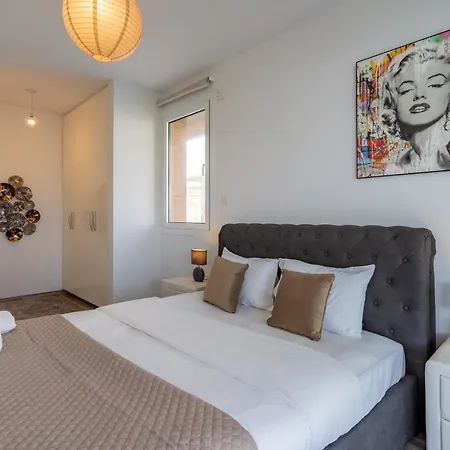 Starlet 1-br W Pool & Balcony In *