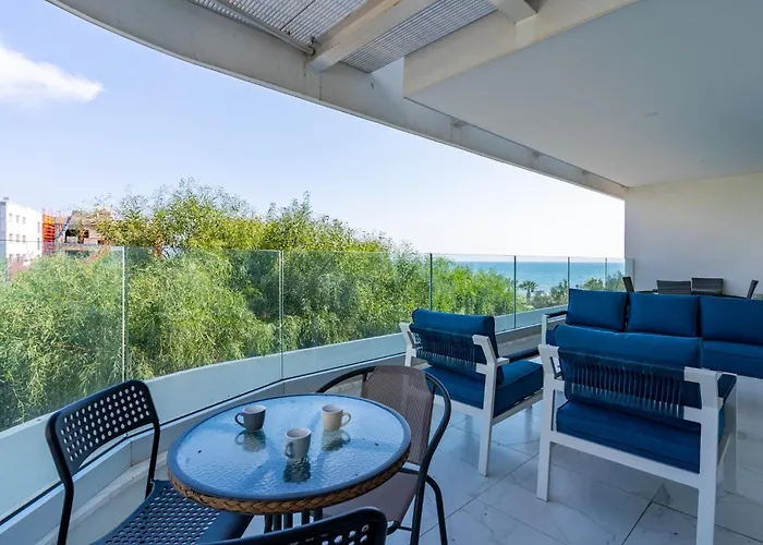 דירה Starlet 1-br W Pool & Balcony In לרנקה