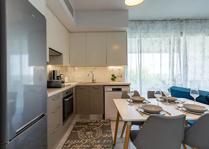 Starlet 1-br W Pool & Balcony In *