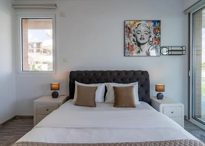 Apartament Starlet 1-br W Pool & Balcony In