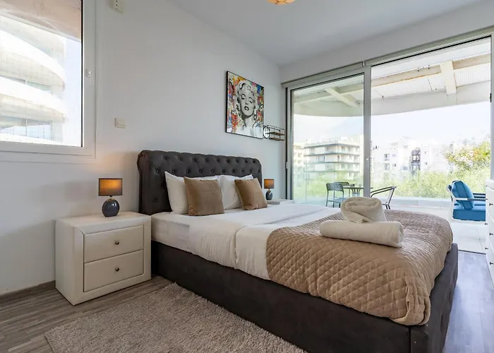 Starlet 1-br W Pool & Balcony In דירה *