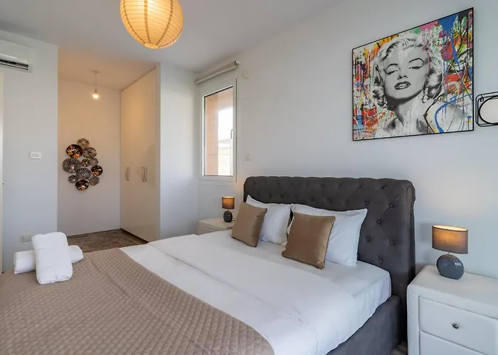 Starlet 1-br W Pool & Balcony In *