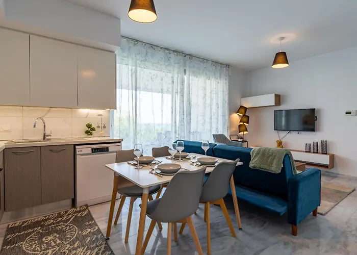 Starlet 1-br W Pool & Balcony In *