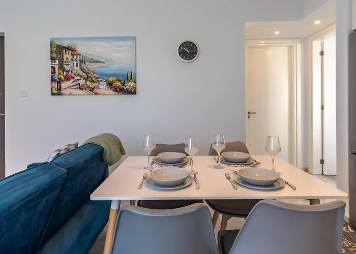 Starlet 1-br W Pool & Balcony In דירה *