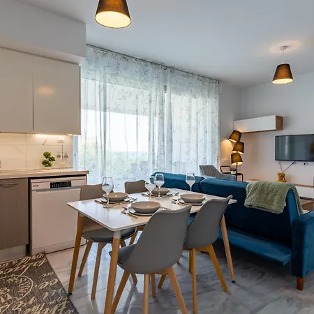 Starlet 1bedroom W Pool And Balcony In *